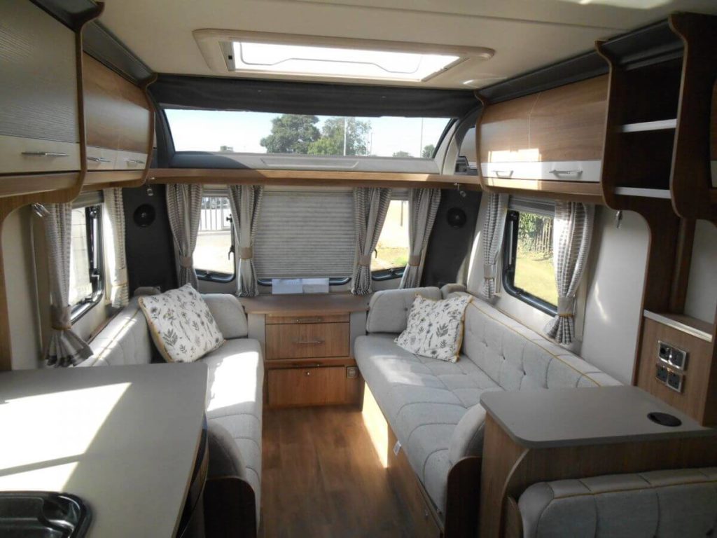 2018 Coachman VIP 520 - 3 berths used caravan