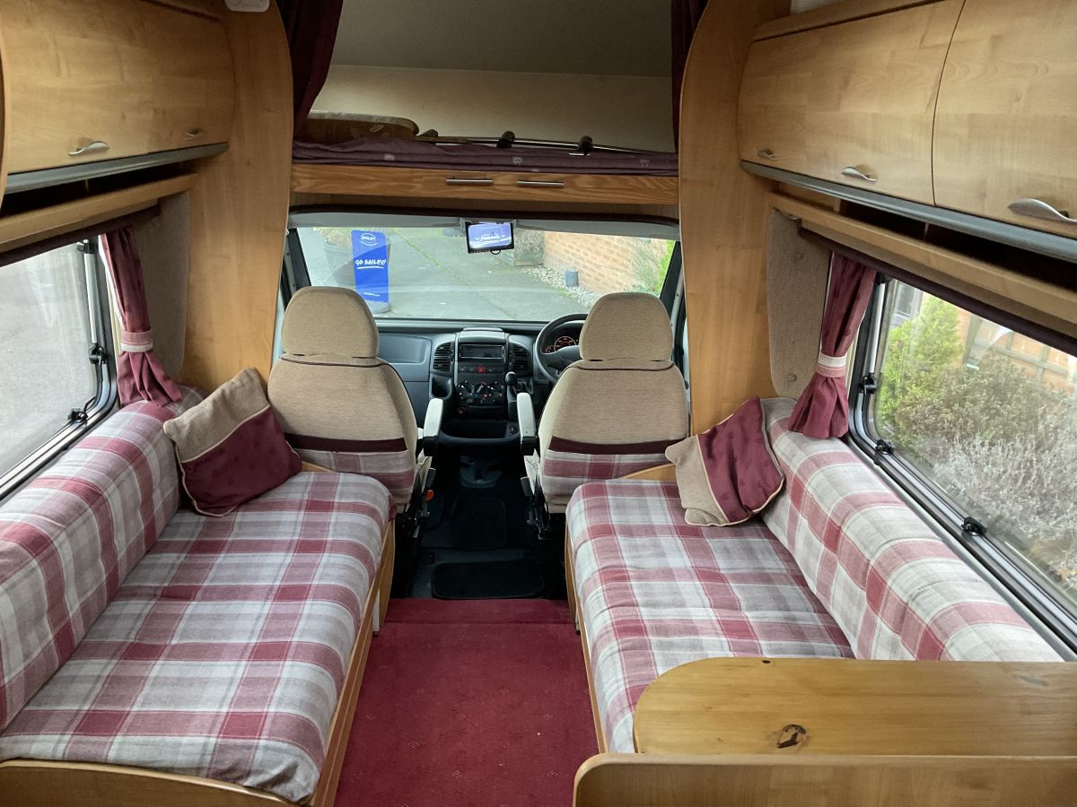 Used 2005 Auto Trail Apache 640 SE motorhome just £24995 at Ropers of