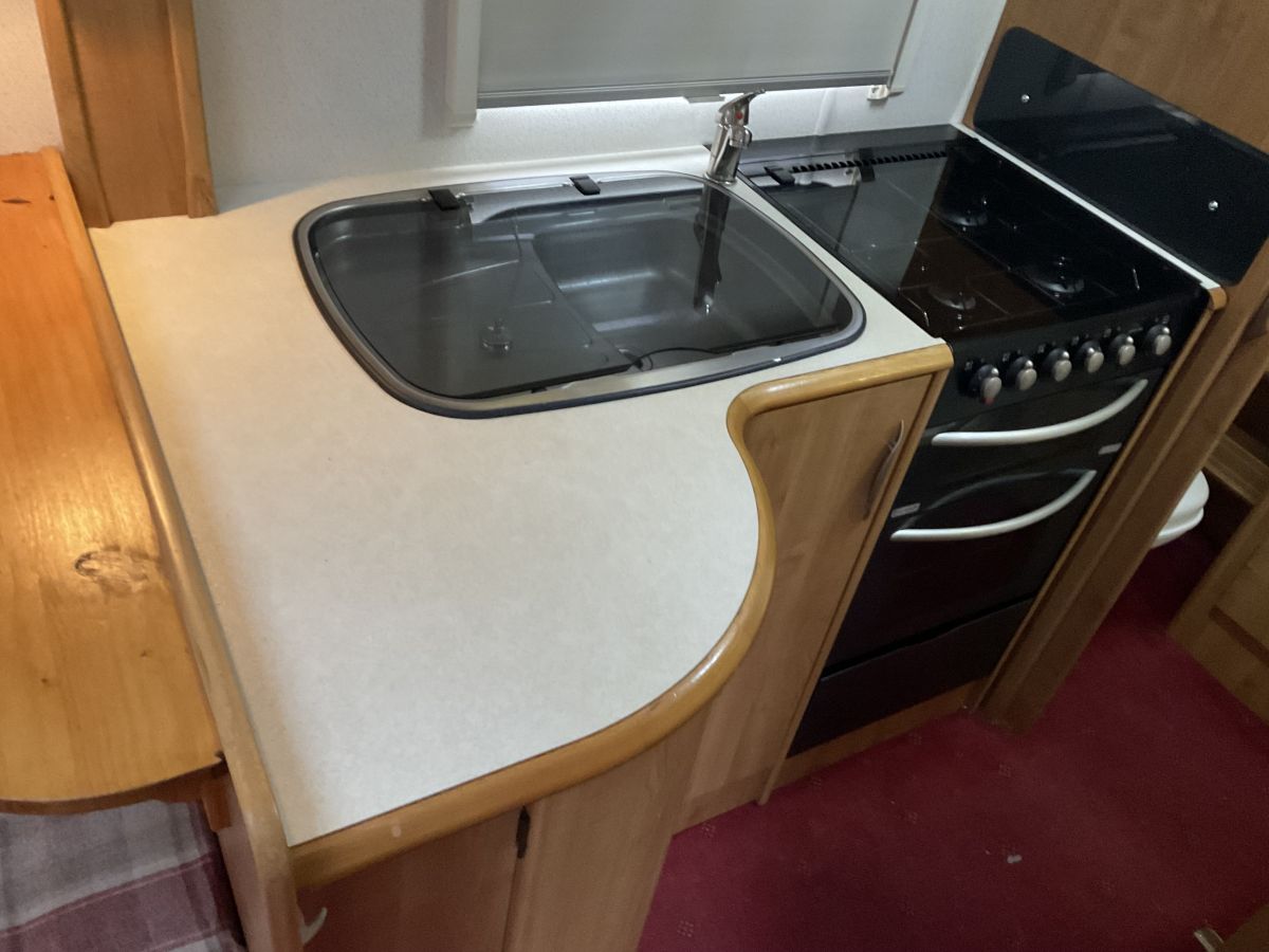 Used 2005 Auto Trail Apache 640 SE motorhome just £24995 at Ropers of